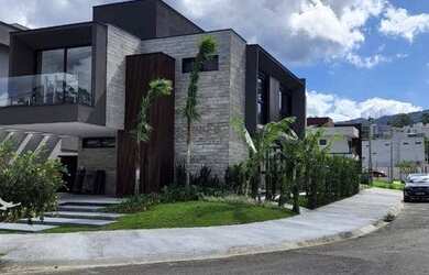 Imagem: A casa em condomínio possui 3 Dormitórios, 5 Banheiros, 230m²