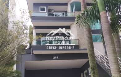 Imagem: A casa em condomínio possui 5 Dormitórios, 5 Banheiros, 4