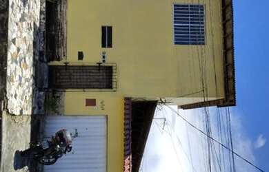 Imagem: A casa possui 5 Dormitórios, 3 Banheiros, 2 Vagas na garagem