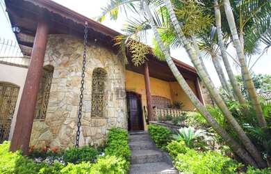 Imagem: A casa possui 3 Dormitórios, 5 Banheiros, 5 Vagas na garagem