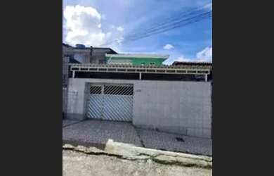 Imagem: A casa possui 3 Dormitórios, 2 Banheiros, 1 Vaga na garagem