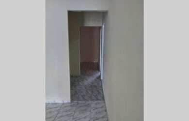 Imagem: A casa possui 2 Dormitórios, 1 Banheiro, 3 Vagas na garagem