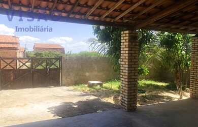 Imagem: A casa possui 2 Dormitórios, 2 Banheiros, 4 Vagas na garagem