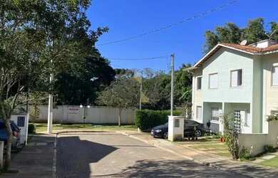 Imagem: A casa em condomínio possui 3 Dormitórios, 2 Banheiros, 2