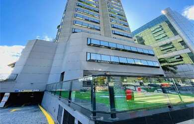 Imagem: O depósito possui 5 Vagas na garagem e 330m² de Área e está