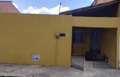 Imagem: A casa possui 2 Dormitórios, 1 Banheiro, 1 Vaga na garagem