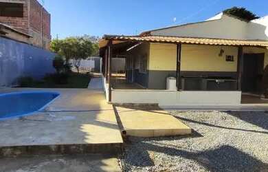 Imagem: A casa em condomínio possui 5 Dormitórios, 3 Banheiros, 2