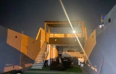 Imagem: A casa possui 1 Dormitório, 2 Banheiros, 4 Vagas na garagem