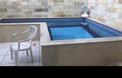 Imagem: A casa possui 4 Dormitórios, 1 Banheiro, 4 Vagas na garagem