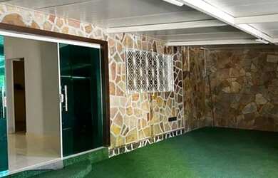 Imagem: A casa possui 3 Dormitórios, 1 Banheiro, 190m² de Área e