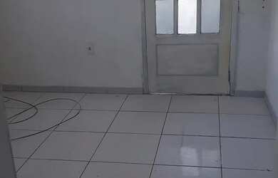 Imagem: A casa possui 2 Dormitórios, 1 Banheiro e está localizado