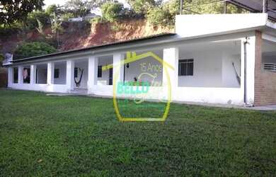 Imagem: A casa possui 3 Dormitórios, 3 Banheiros, 700m² de Área e