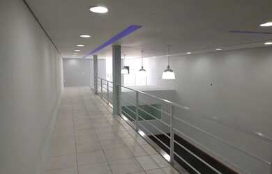 Imagem: O depósito possui 4 Vagas na garagem e 378m² de Área e está