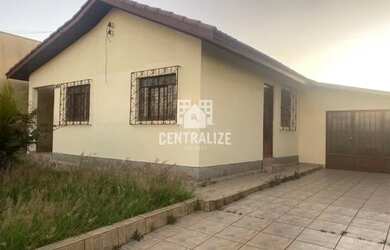 Imagem: A casa possui 2 Dormitórios, 2 Banheiros, 2 Vagas na garagem