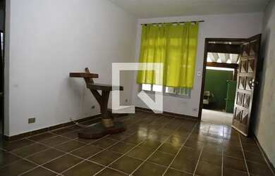 Imagem: A casa possui 3 Dormitórios, 2 Banheiros, 4 Vagas na garagem