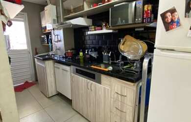 Imagem: O apartamento possui 2 Dormitórios, 1 Banheiro, 1 Vaga na garagem