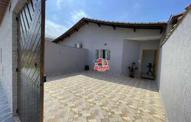 Imagem: A casa possui 2 Dormitórios, 2 Banheiros, 2 Vagas na garagem