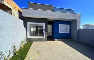 Imagem: A casa possui 3 Dormitórios, 2 Banheiros, 2 Vagas na garagem