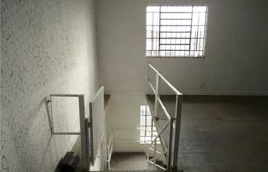 Imagem: O depósito possui 5 Vagas na garagem, 360-0m² de Área e está