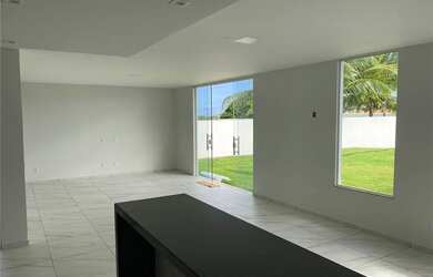 Imagem: A casa possui 3 Dormitórios, 2 Banheiros, 165m² de Área e