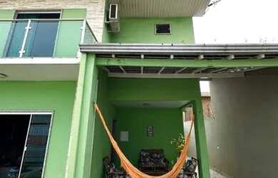 Imagem: A casa possui 3 Dormitórios, 3 Banheiros, 4 Vagas na garagem