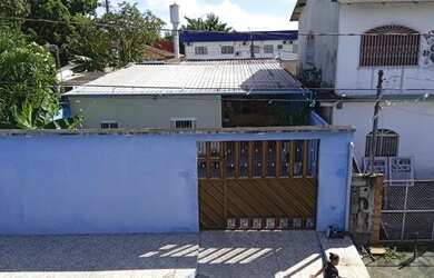 Imagem: A casa possui 2 Dormitórios, 1 Banheiro, 2 Vagas na garagem