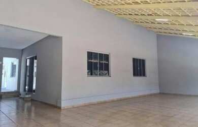 Imagem: A casa possui 2 Dormitórios, 1 Banheiro, 2 Vagas na garagem