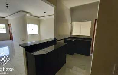 Imagem: A casa possui 2 Dormitórios, 1 Banheiro, 1 Vaga na garagem