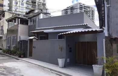 Imagem: A casa possui 2 Dormitórios, 1 Banheiro, 1 Vaga na garagem