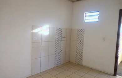 Imagem: A casa em condomínio possui 1 Dormitório, 1 Banheiro, 1 Vaga