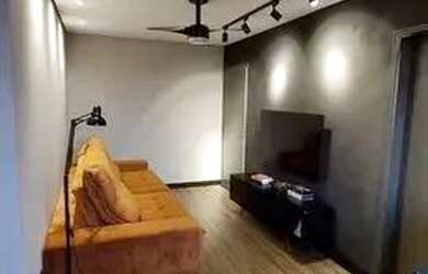 Imagem: O apartamento possui 2 Dormitórios, 1 Banheiro, 1 Vaga na garagem