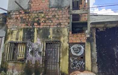 Imagem: A casa possui 2 Dormitórios, 2 Banheiros e está localizado