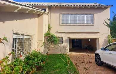 Imagem 3: Casa em Guaíba. Piscina, Churrasqueira, Área de serviçoeLareira