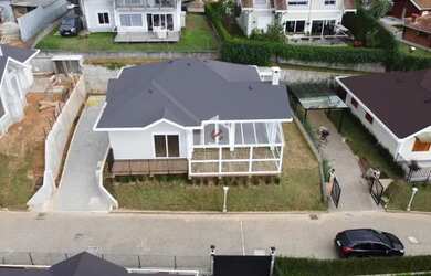 Imagem: A casa em condomínio possui 3 Dormitórios, 4 Banheiros, 2