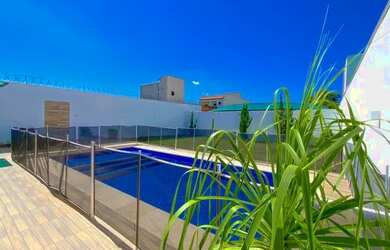 Imagem: A casa possui 3 Dormitórios, 4 Banheiros, 2 Vagas na garagem