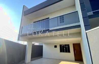 Imagem: A casa possui 3 Dormitórios, 3 Banheiros, 4 Vagas na garagem