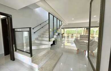 Imagem: A casa em condomínio possui 4 Dormitórios, 1 Banheiro, 4 Vagas