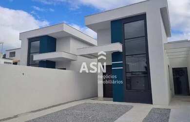 Imagem: A casa possui 3 Dormitórios, 2 Banheiros, 2 Vagas na garagem