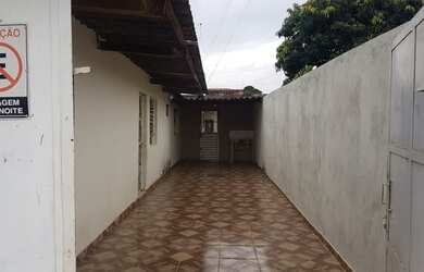 Imagem: A casa possui 2 Dormitórios, 1 Banheiro, 1 Vaga na garagem