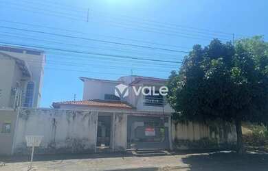 Imagem: A casa possui 3 Dormitórios, 3 Banheiros, 2 Vagas na garagem