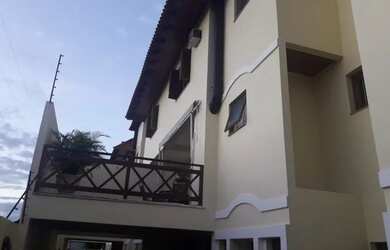 Imagem: A casa em condomínio possui 3 Dormitórios, 3 Banheiros, 2