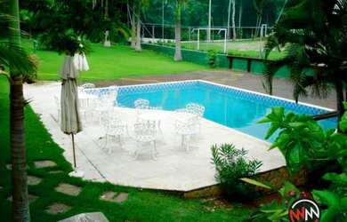 Imagem: A casa possui 4 Dormitórios, 5 Banheiros, 5 Vagas na garagem