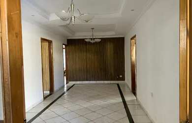 Imagem: A casa possui 5 Dormitórios, 4 Banheiros, 3 Vagas na garagem