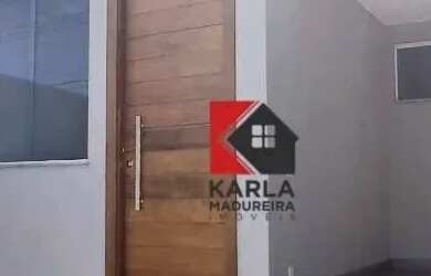 Imagem: A casa possui 3 Dormitórios, 2 Banheiros, 2 Vagas na garagem