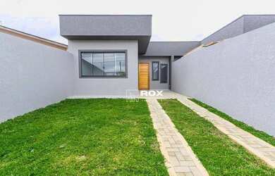 Imagem: A casa possui 3 Dormitórios, 2 Banheiros, 2 Vagas na garagem