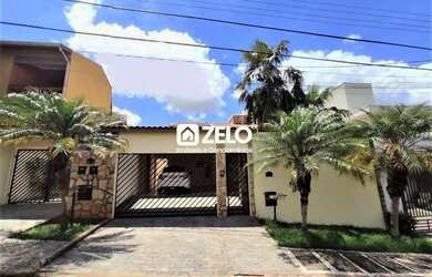 Imagem: A casa possui 3 Dormitórios, 3 Banheiros, 2 Vagas na garagem