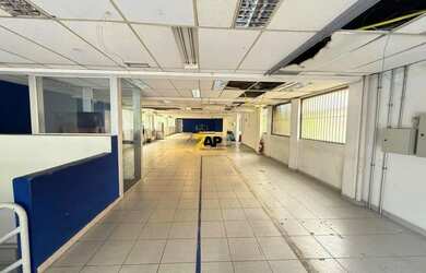 Imagem: O depósito possui 5 Vagas na garagem, 1.594m² de Área, Imóvel