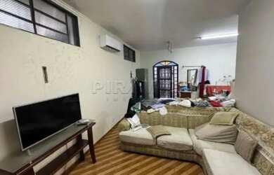 Imagem: A casa possui 3 Dormitórios, 4 Banheiros, 5 Vagas na garagem