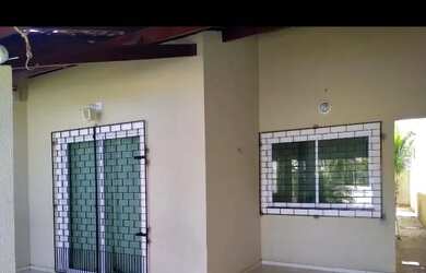 Imagem: A casa possui 2 Dormitórios, 2 Banheiros, 2 Vagas na garagem