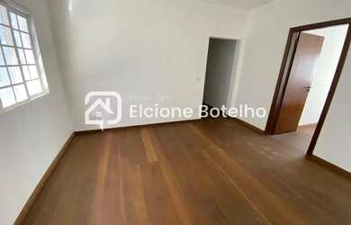 Imagem 10: Aluguel Casa BRASIL. Piscina, Churrasqueira, Varandae340m² de Área